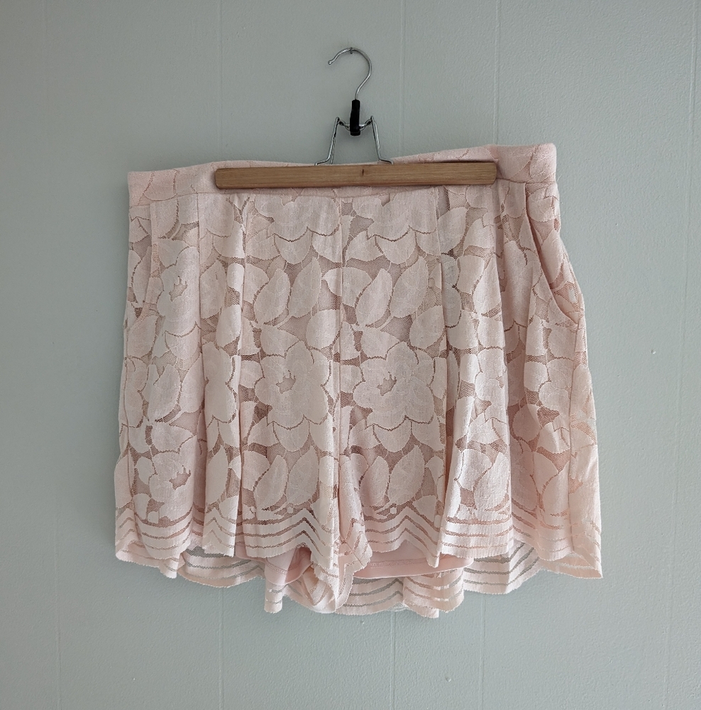 Torrid Scalloped Lace Shorts - Picture 2 of 7